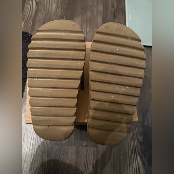 Core Yeezy slides 2021